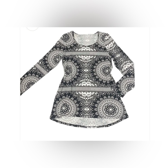 NWOT LuLaRoe ‘LYNNAE’ XL Black & White Mandala Top - Picture 3 of 8